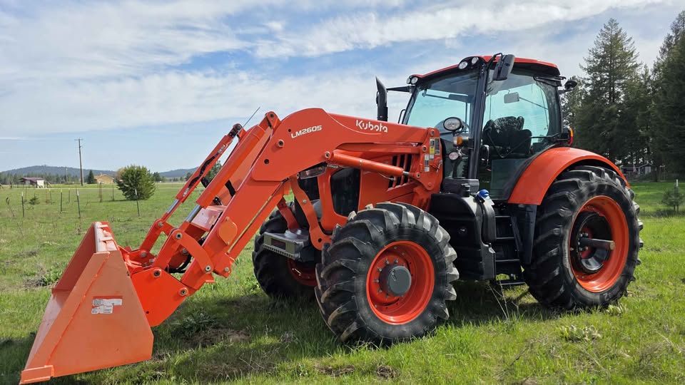 2022 Kubota M7-172 Deluxe